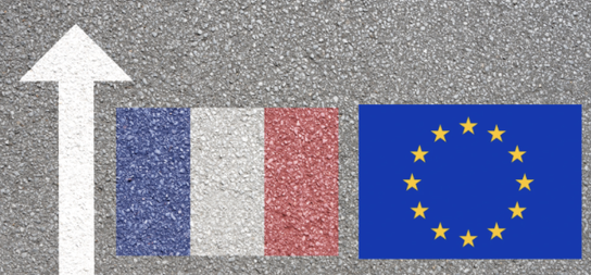 Image montrant une flèche vers le haut avec les drapeaux français et de l'Union européenne à côté.