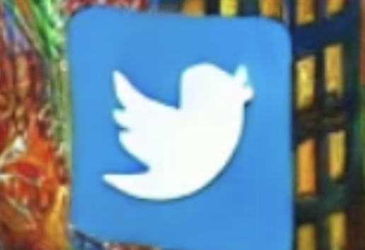 Logo bleu de Twitter sur fond coloré et texturé.